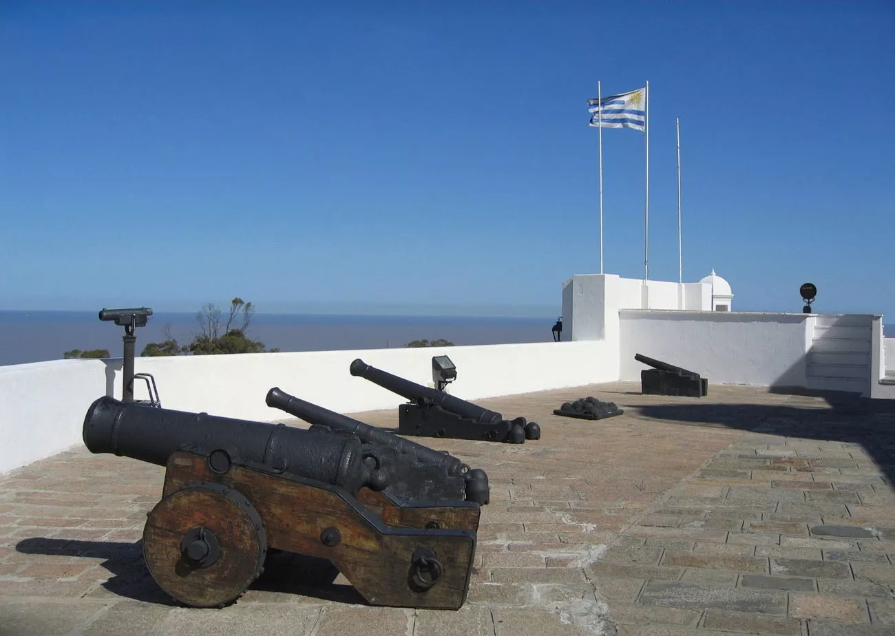 Forte com uma visão estratégica da Baia Montevideo 