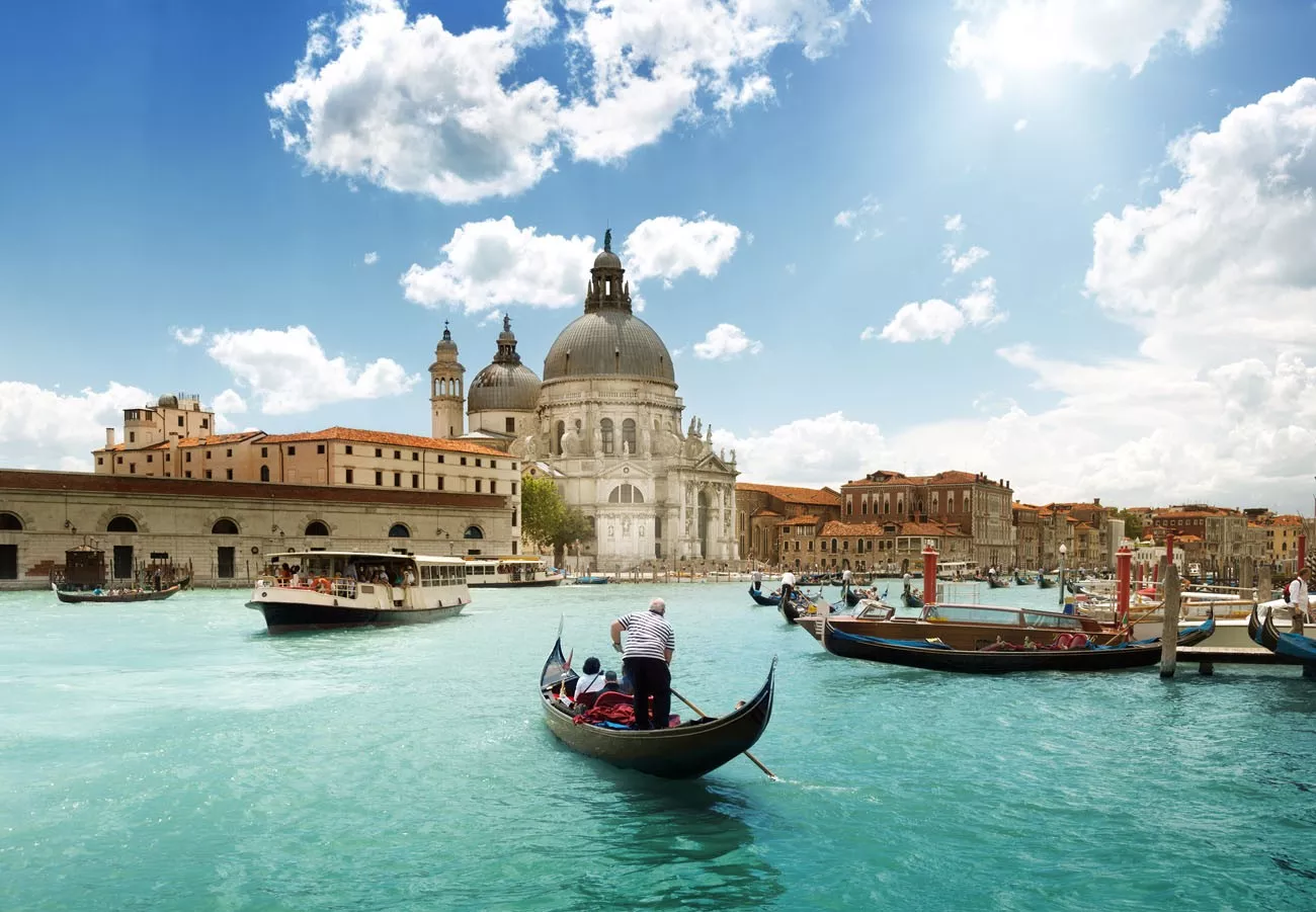 Grand Canal e da Basílica de Santa Maria della Salute, Veneza, Itália