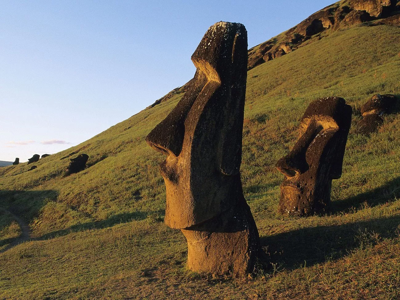 moai_statues_easter_island_chile