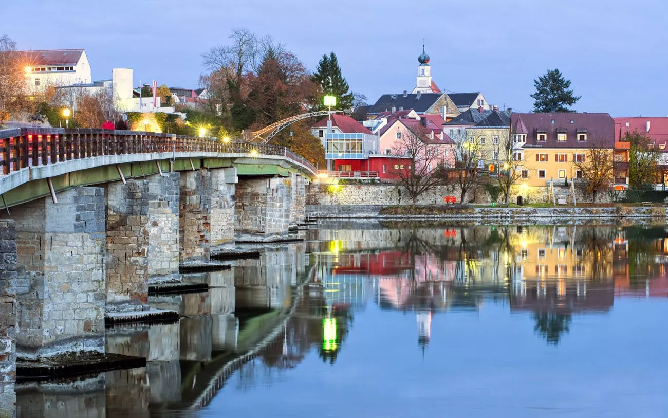 Schaerding  pitoresca cidade de fronteira germano-austríaca