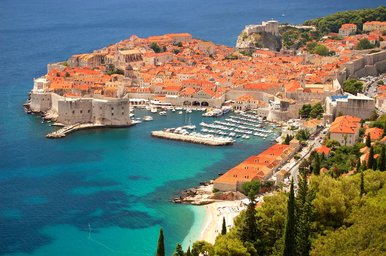 Dubrovnik vista panorâmica sobre muros da cidade