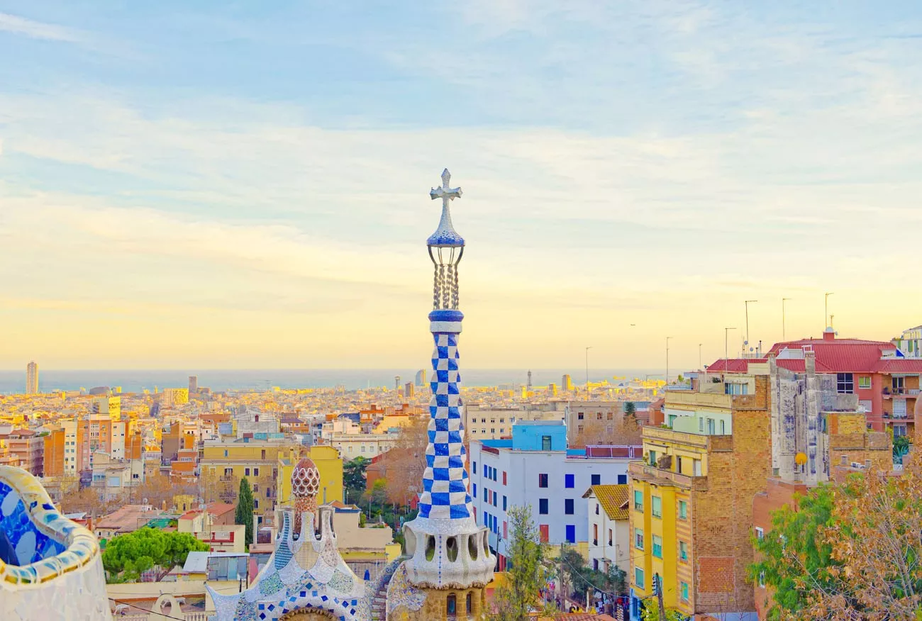Vistas a partir do Parc Guell projetado por Antoni Gaudi, Barcelona, Espanha
