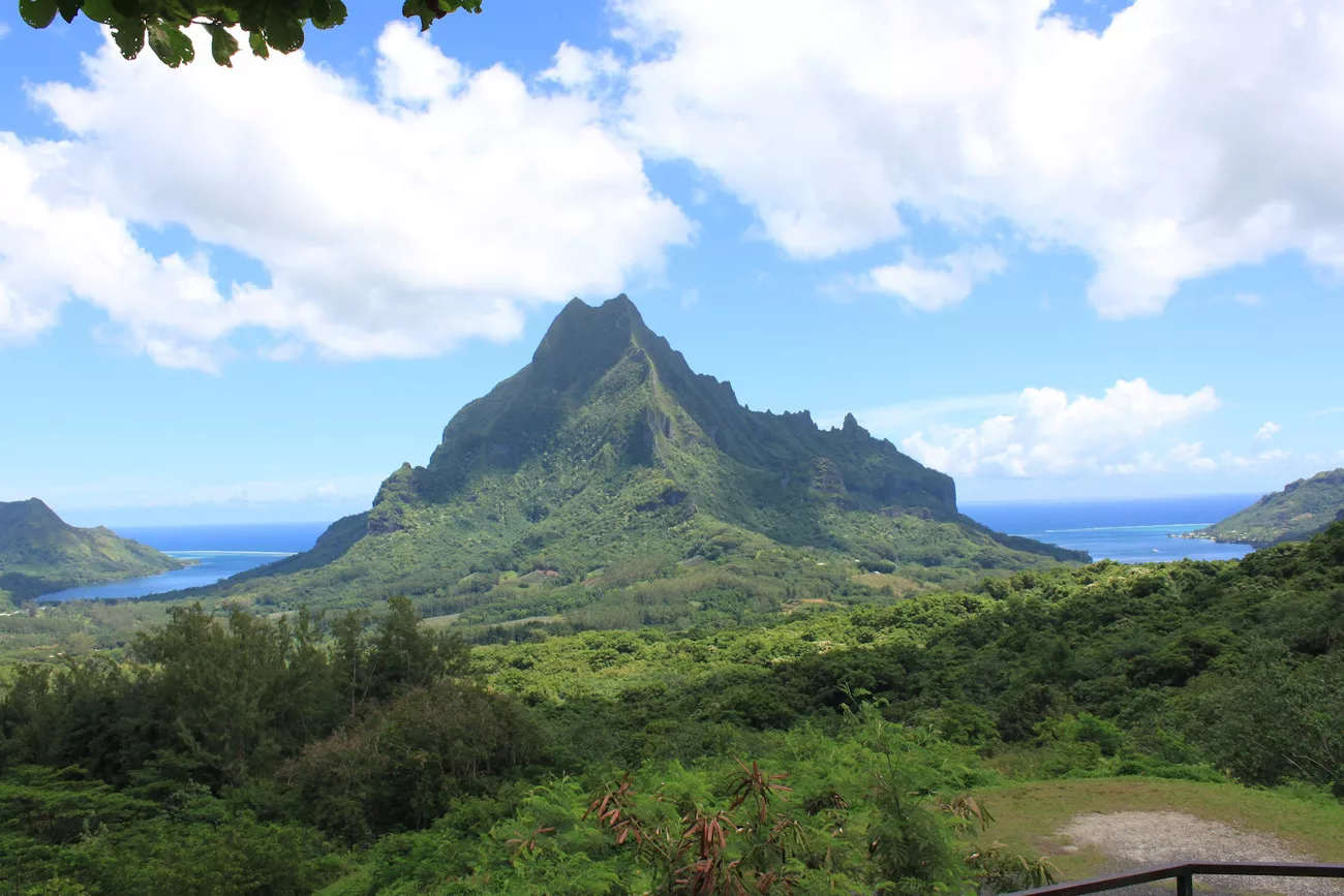 View-from-Belvedere-lookout-on-Moorea