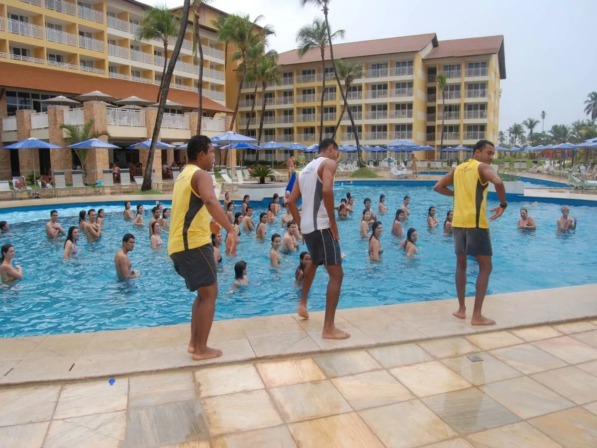 exercício na piscina Stella Maris