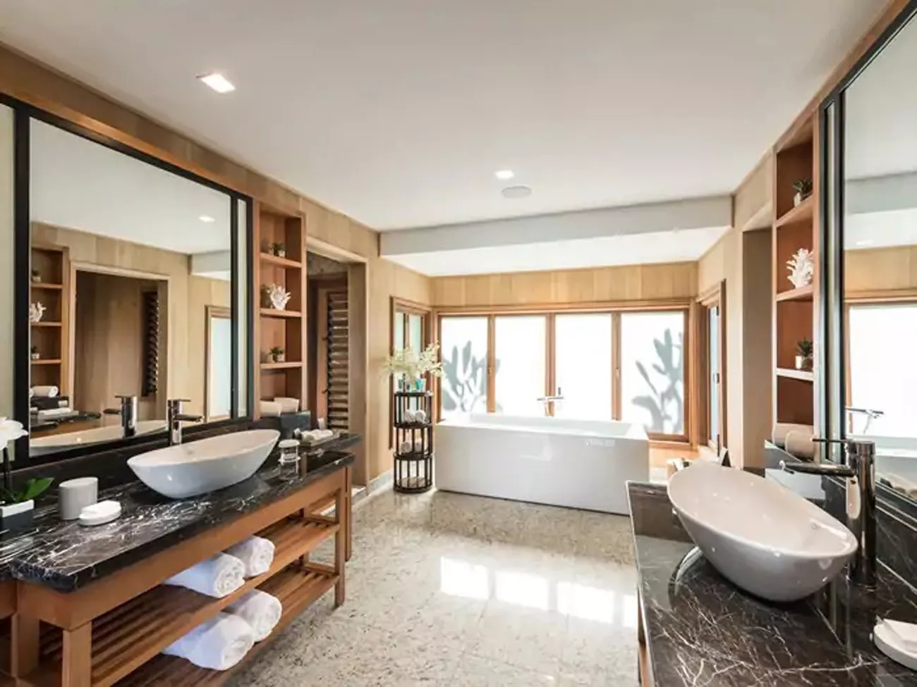 Papeete, Moorea & Bora Bora 