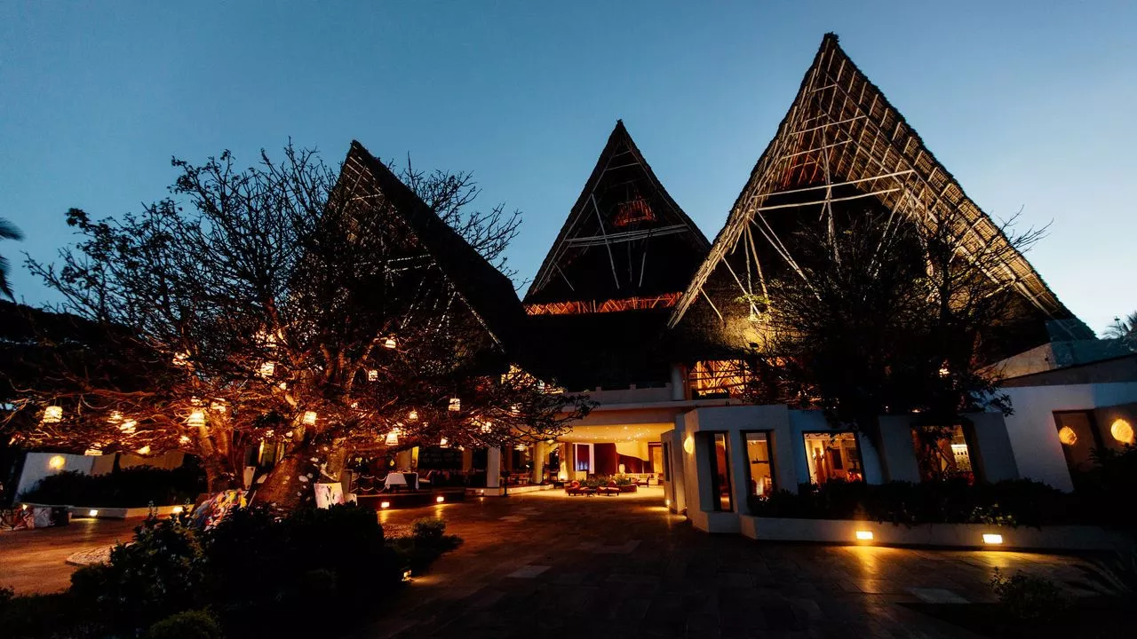 Arusha, Bushtops & Essque Zalu