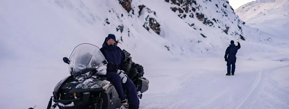 groenlandia-ilulissat-snowmobile
