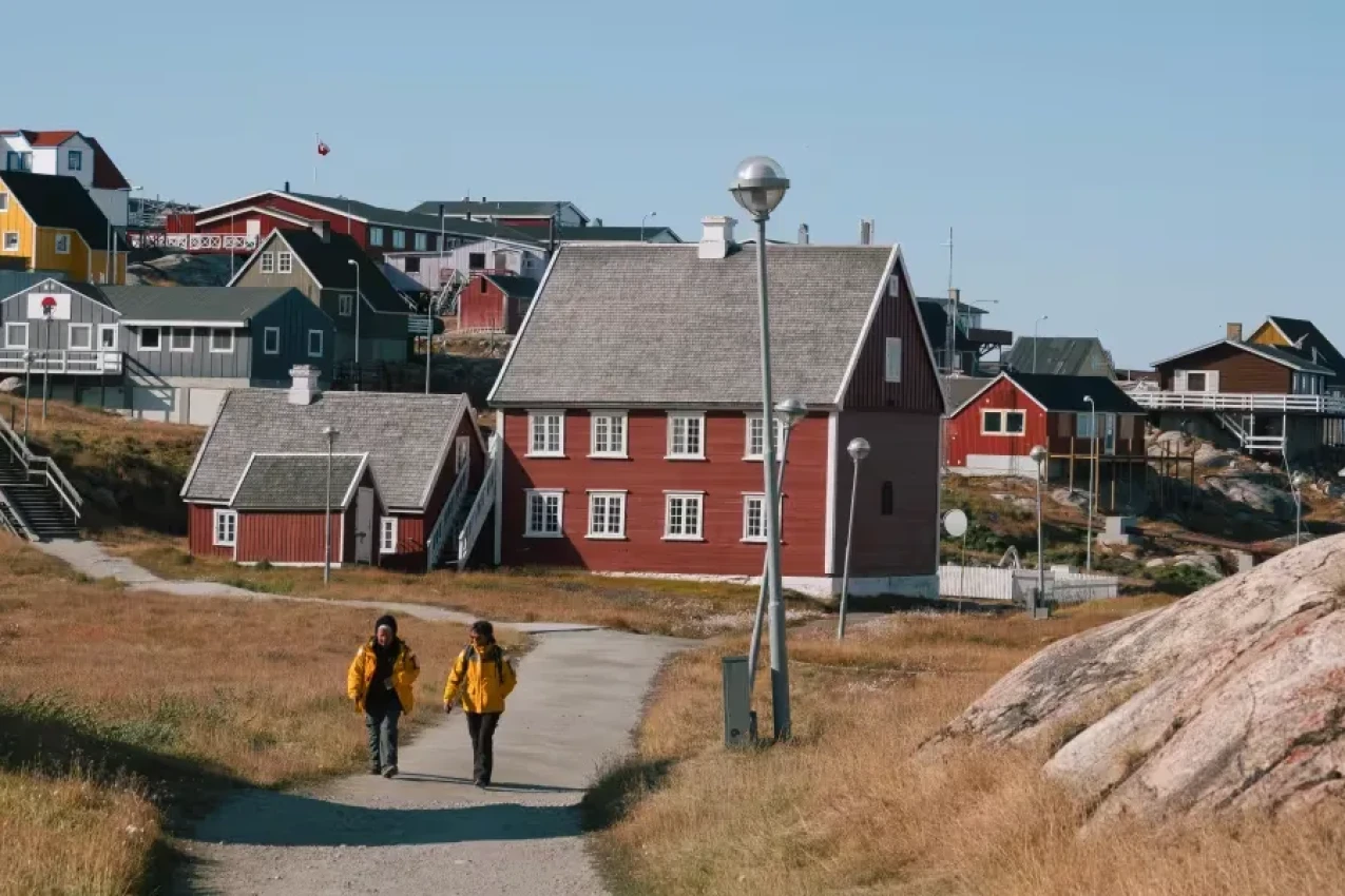 SamEdmonds-Guests-explore