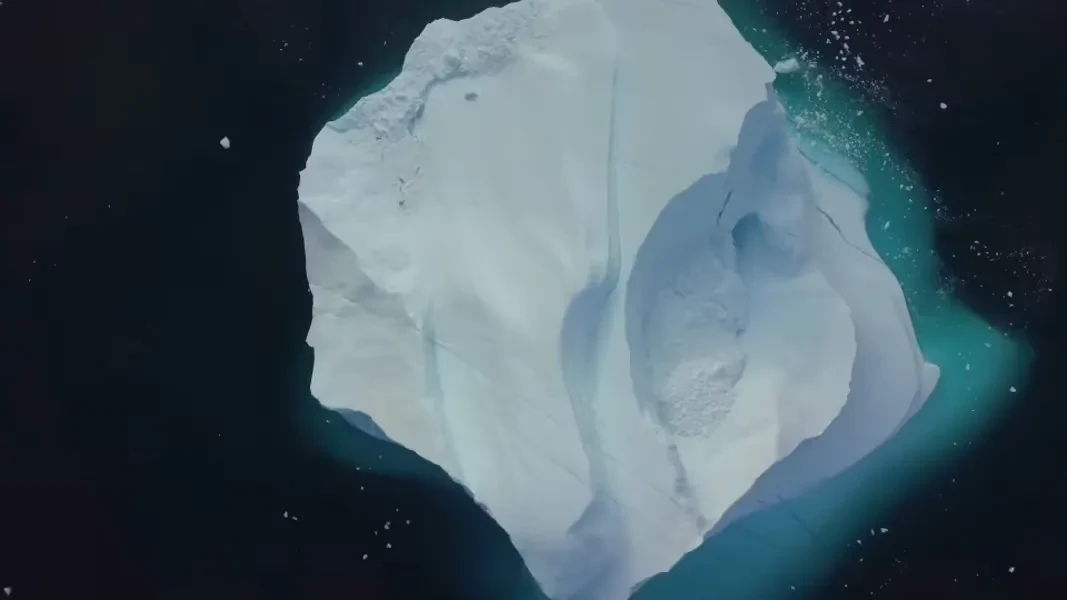 groenlandia-aurora-iceberg