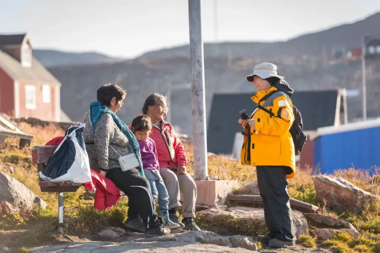 pax-locals-interacting-ittoqqortoormiit-eastgreenland