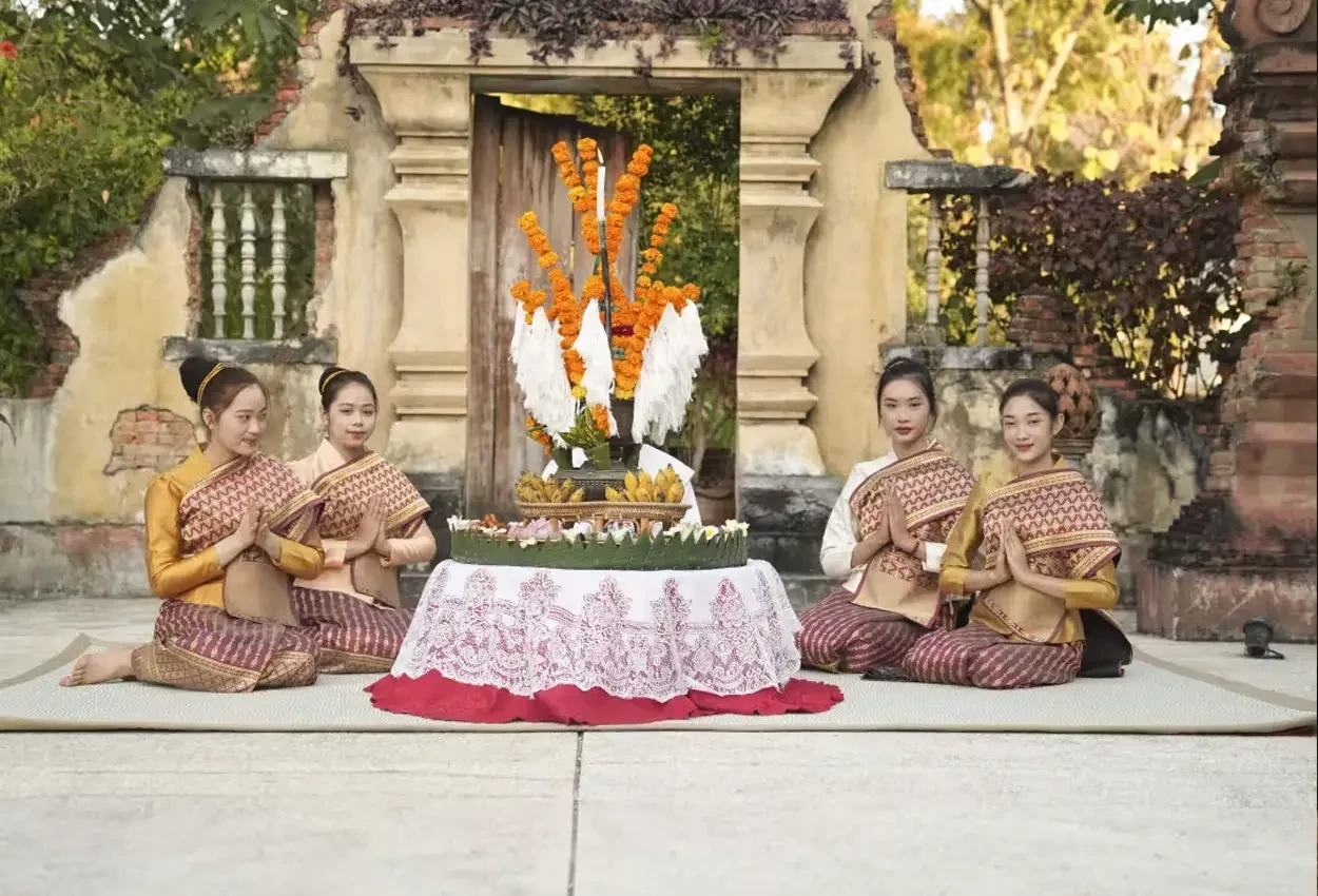 Essence of Laos: Luxury & Charm