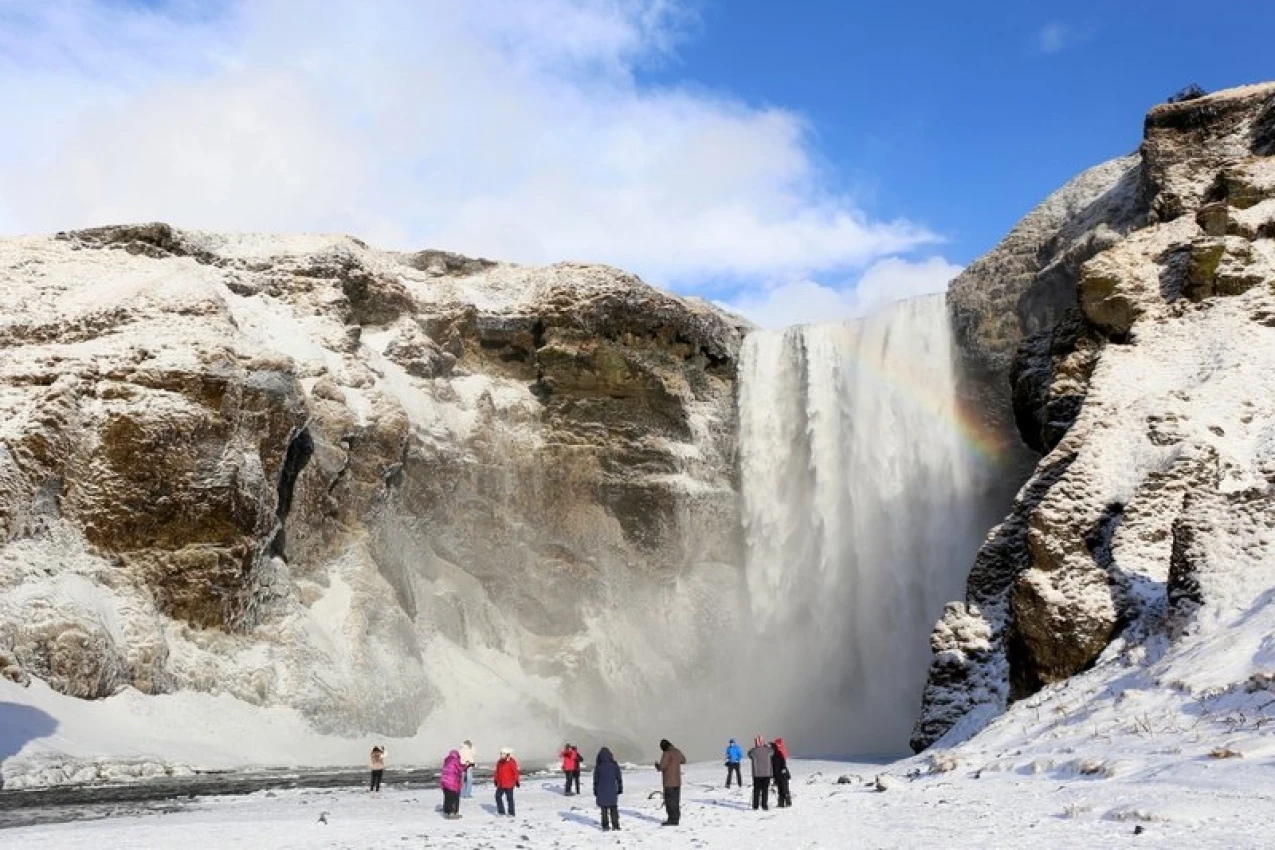 Bus-tour-to-Skogafoss-waterfall