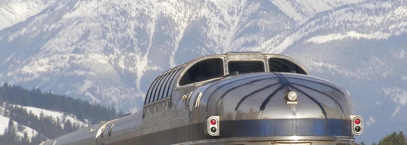 Descobrindo as Montanhas Rochosas de Trem