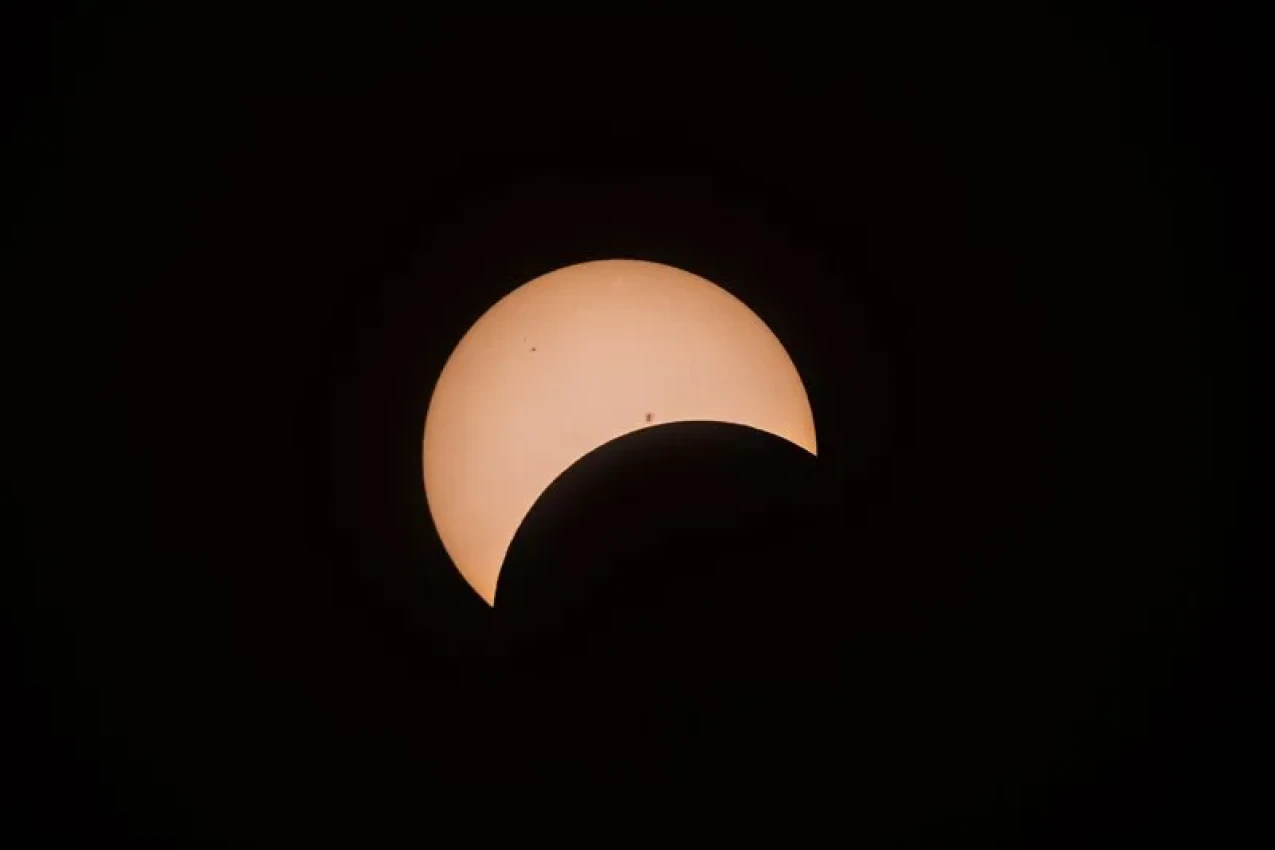 Sunspot-partical-eclipse