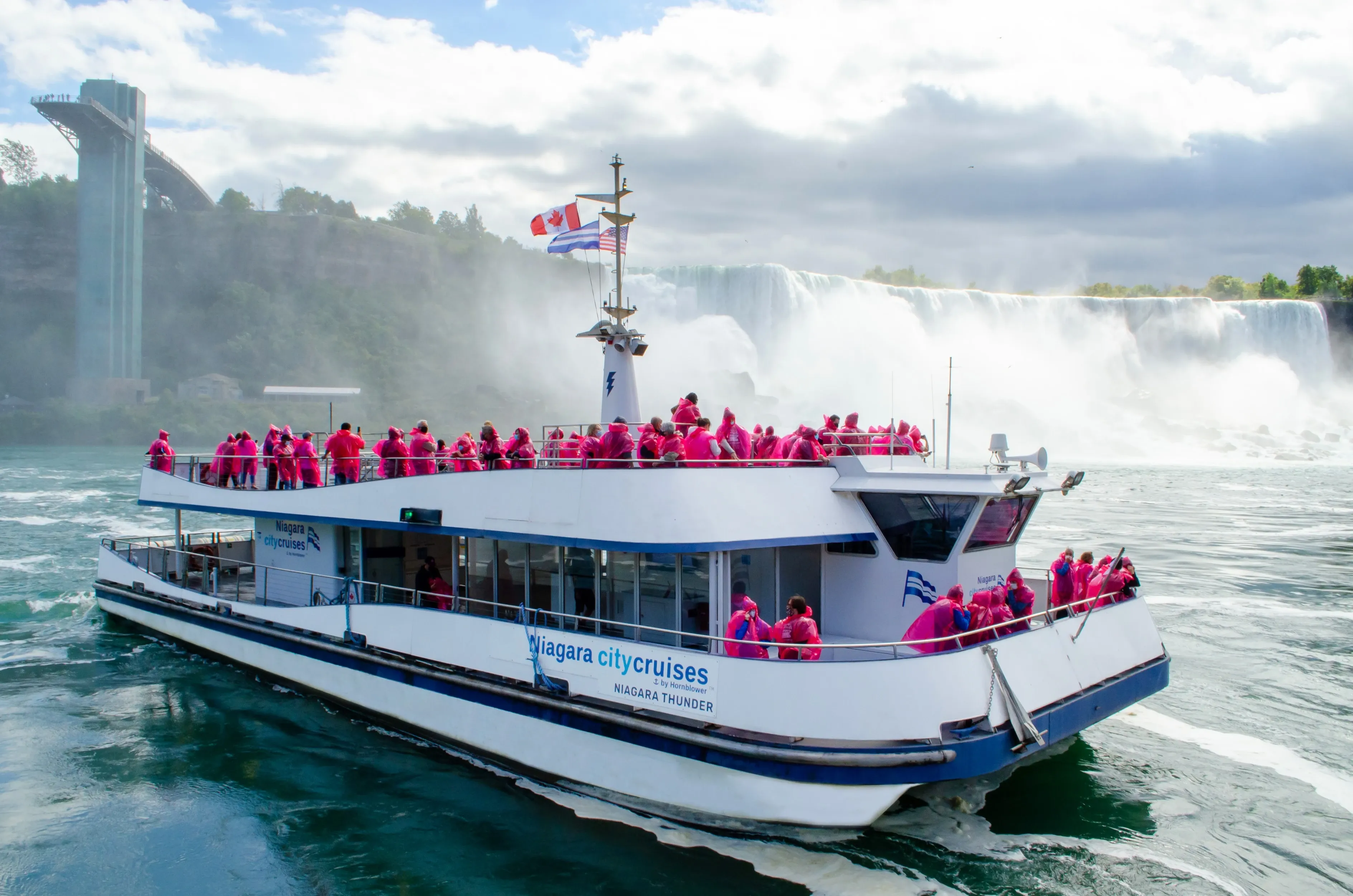 Barco em Niagara Falls, Canadá
