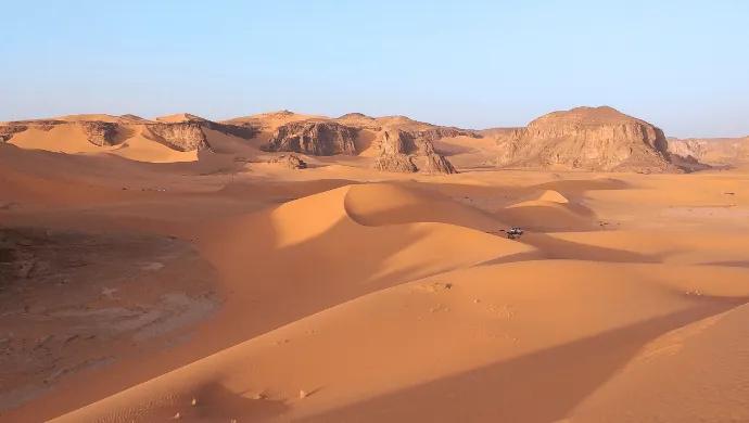 argelia-road-in-the-algerian-desert