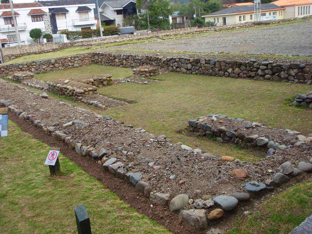 Ruinas, sítio arqueológico em Pumapungo em Cuenca