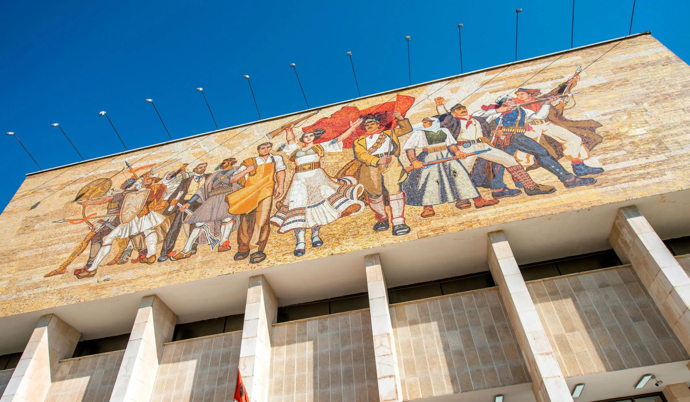 Mural mosaico do Museu da História Nacional em Tirana, Albânia