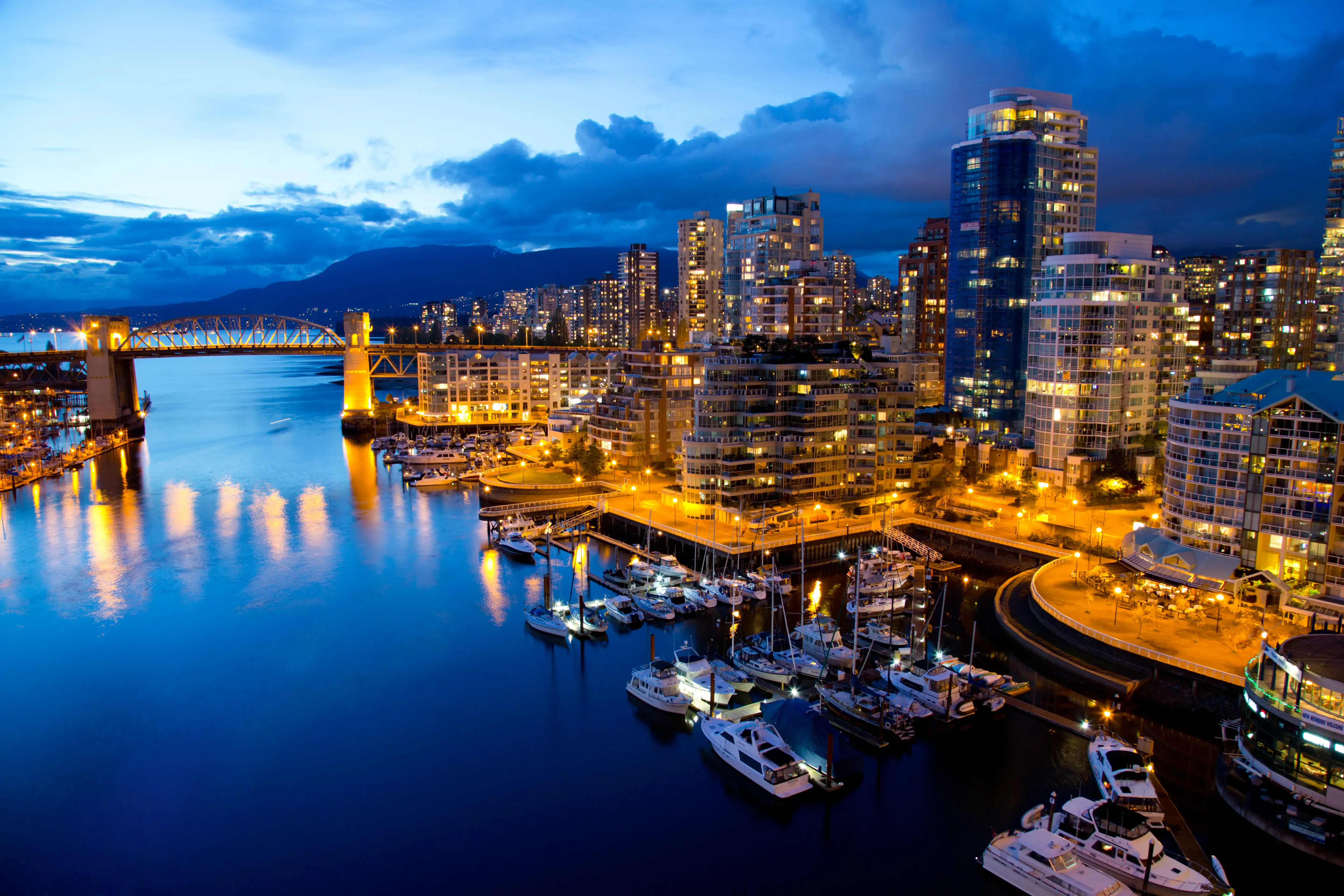 canada-vancouver-lightsbay