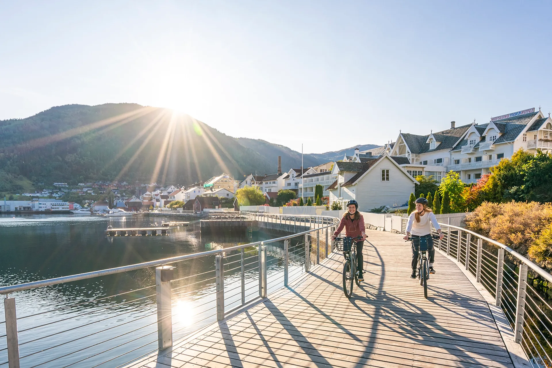 Pedalando em Sognefjord, Noruega