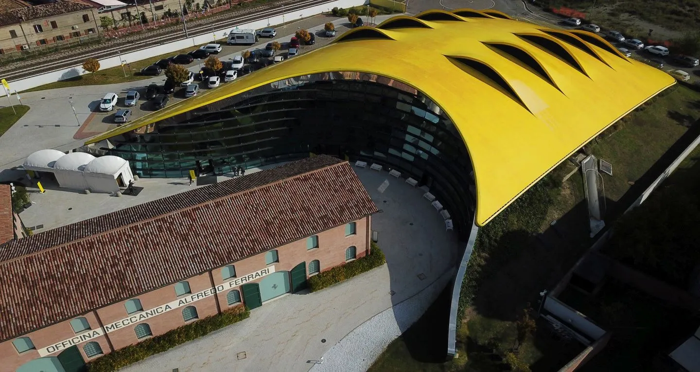 Museu Enzo Ferrari, Modena, Itália