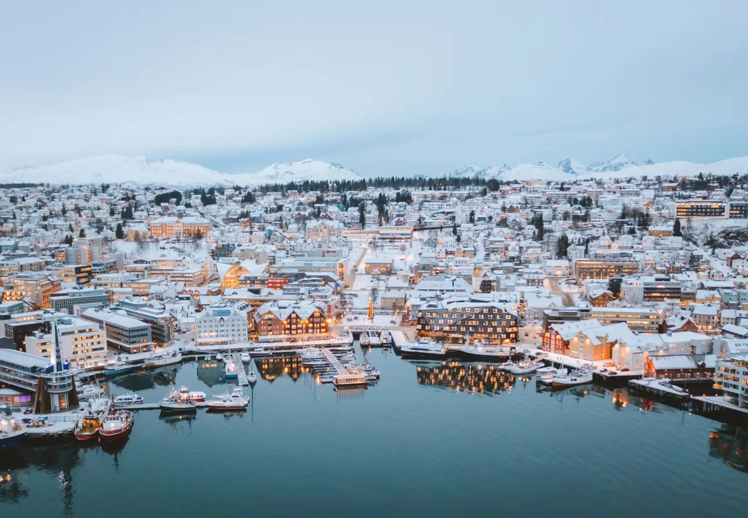 Inverno em porto de Tromso, Noruega