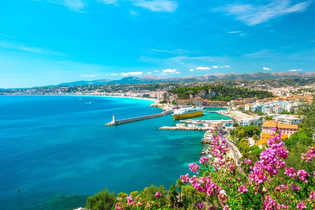 Praia na Costa Azul, França