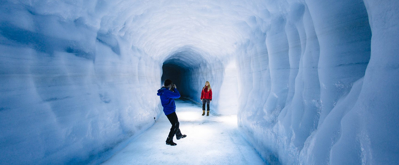 Acampamento Glacial e Aurora Boreal