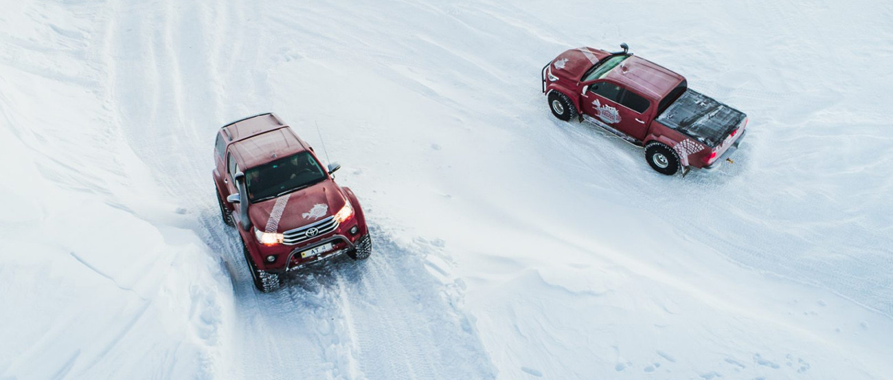 Acampamento Glacial e Aurora Boreal