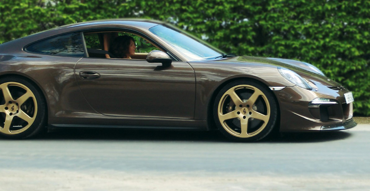 Castelos e Montanhas em um Porsche