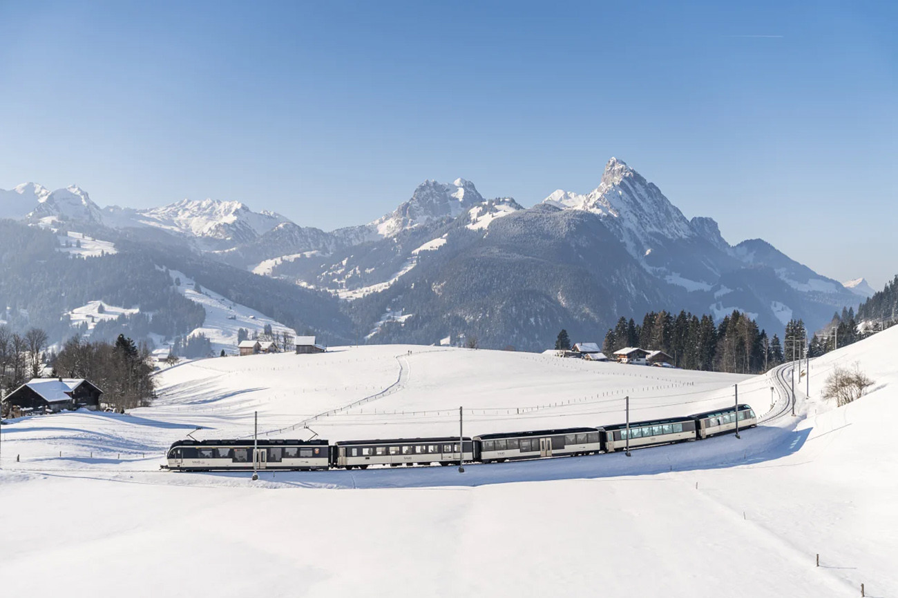 Suiça e os Picos nevados e o Golden Pass Line
